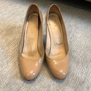Nude paten leather pumps